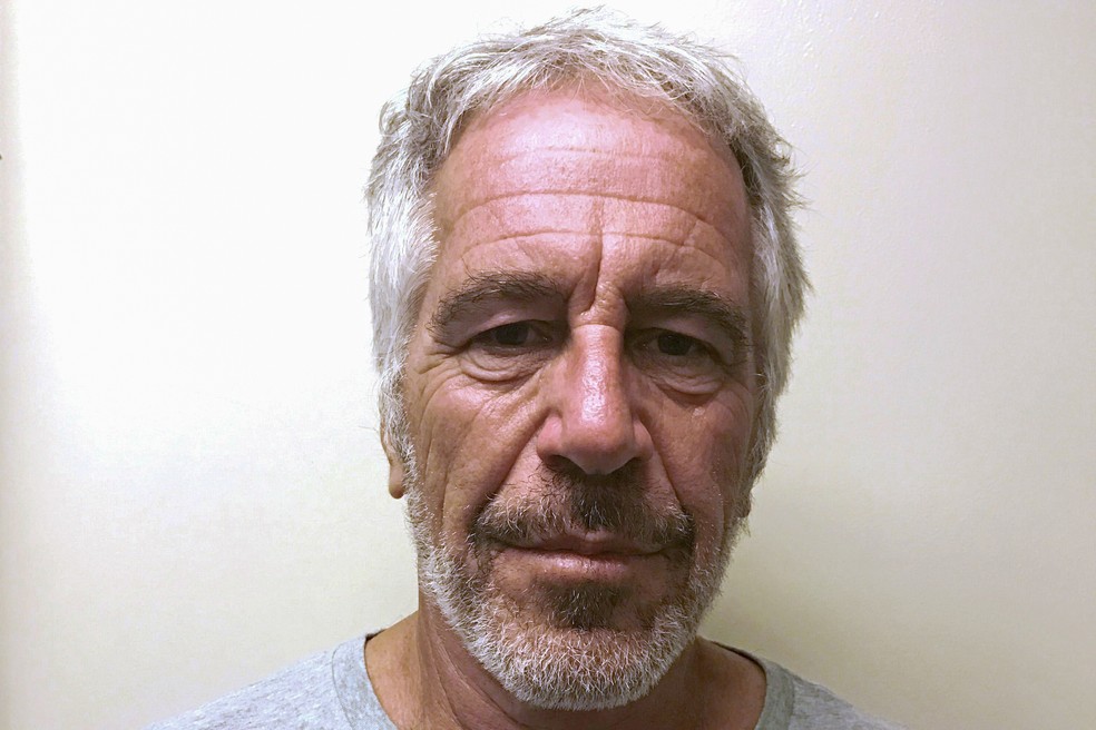 Jeffrey Epstein, preso por crimes sexuais, em fotografia tirada pela DivisÃ£o criminal de justiÃ§a de Nova York â Foto: New York State Division of Criminal Justice Services/Handout/File Photo via REUTERS