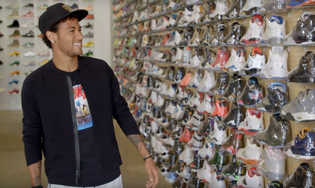 Neymar comprando tênis em Los Angeles (Foto: Reprodução/Youtube)