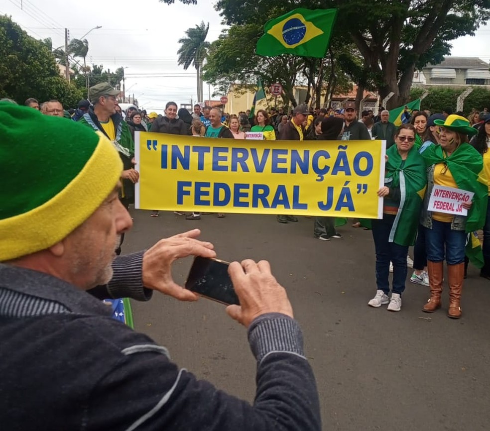 Bolsonaristas bloqueiam trânsito em protesto contra resultado das urnas em  Itapetininga | Itapetininga e Região | G1