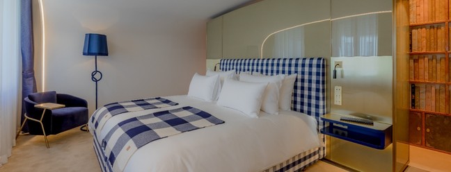 As camas, da marca Hästens —fornecedores da família real sueca —, são confeccionadas por artesãos apenas com materiais naturais, incluindo até crina de cavalo, que absorve o suor — Foto: Reprodução
