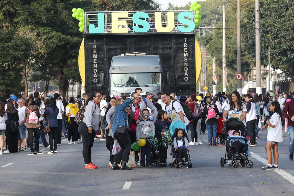 Chegadas de fiéis para a Marcha para Jesus 2022, realizado na cidade cidade de São Paulo neste sábado (9). — Foto: NEWTON MENEZES/FUTURA PRESS/ESTADÃO CONTEÚDO