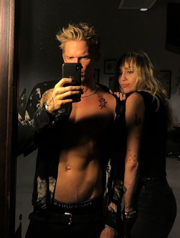 Cody Simpson e Miley Cyrus (Foto: Instagram)