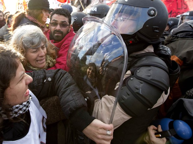 Economia Greve Geral Na Argentina Tem Piquetes E Confronto Em Estrada Economia Greve Geral Na Argentina Tem Piquetes E Confronto Em Estrada