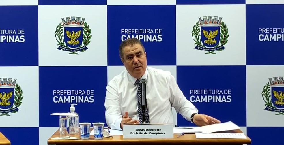 Prefeito de Campinas (SP), Jonas Donizette, em coletiva online nesta sexta-feira (4). — Foto: Reprodução/Facebook