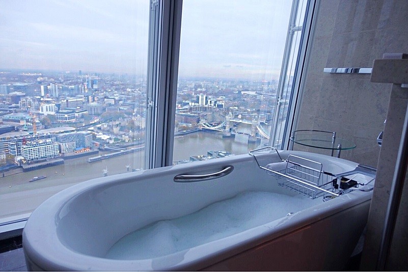 Vista da banheira do Shangri-La at The Shard