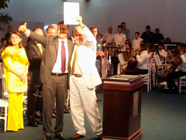 Rui Costa (PT), governador eleito da Bahia, recebe cargo de Jaques Wagner (Foto: Ruan Melo/G1)