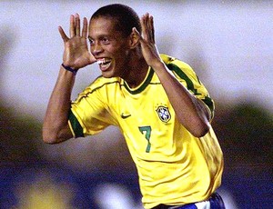 Ronaldinho Gaúcho na seleção brasileira (Foto: AFP)