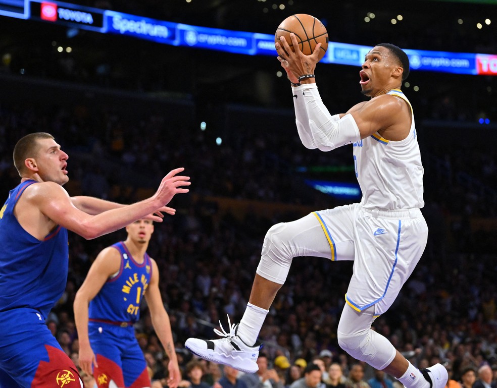 Westbrook se destacou na primeira vitória dos Lakers — Foto: Reuters