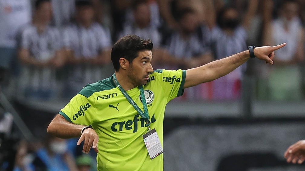 Abel Ferreira durante o jogo entre Palmeiras e Atlético-MG — Foto: Cesar Greco