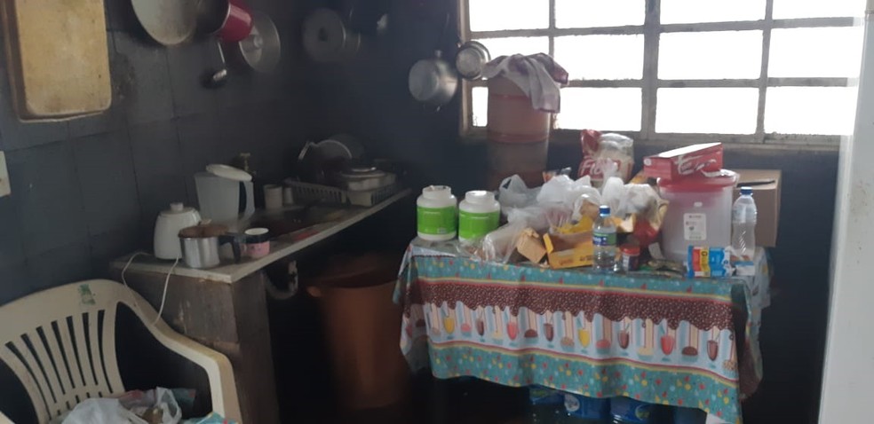 Casa onde idosa foi encontrada no DF estava em condições insalubres — Foto: Polícia Civil/Divulgação