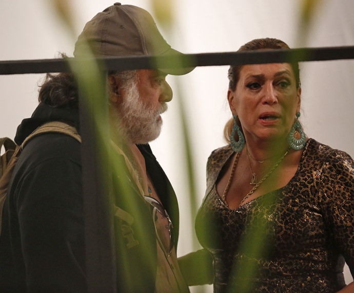 Foragido, Zé Maria aparece no meio da confusão (Foto: Ellen Soares / Gshow)