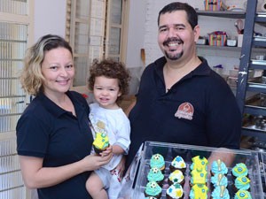 Márcia e Ricardo abriram fábrica de cupcakes (Foto: Divulgação)