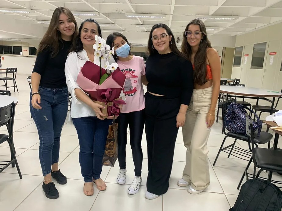 Patrícia Linares recebeu flores de colegas depois de ser criticadas