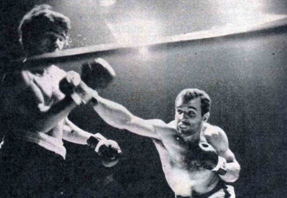 Miguel de Oliveira em ação na luta que lhe deu o título mundial — Foto: Reprodução/site oficial