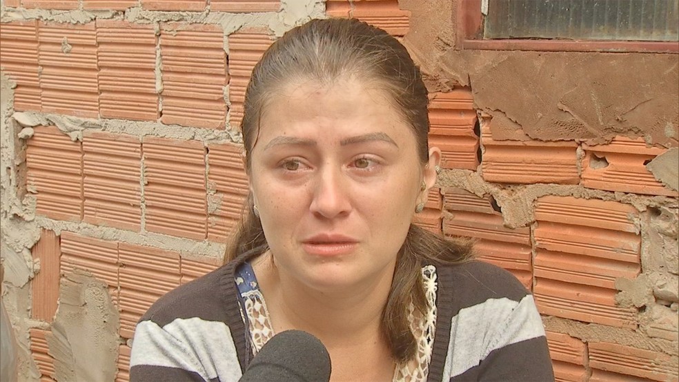 Jéssica, emocionada, fala sobre momentos da irmã — Foto: Reprodução/TV Morena