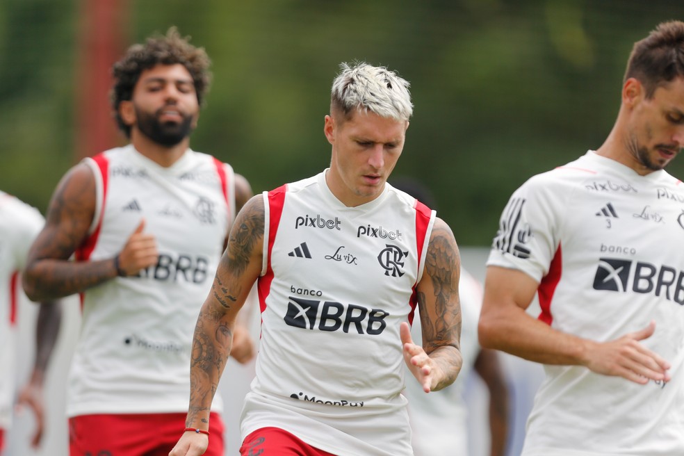 Varela em treinamento do Flamengo &mdash; Foto: Gilvan de Souza/Flamengo