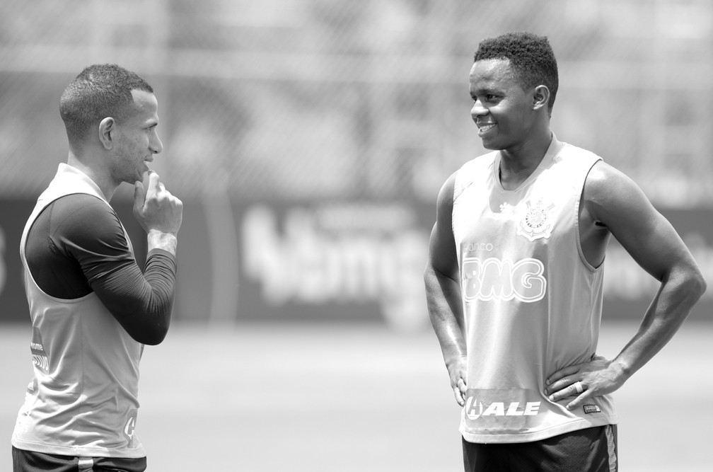 Corinthians demonstra otimismo para renovação dos contratos de Cazares e Otero
