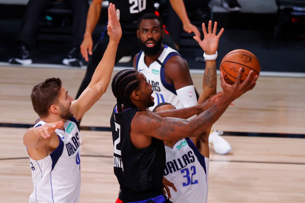 Kawhi Leonard se destaca em vitória dos Clippers sobre os Mavericks — Foto: Kevin C. Cox/Getty Images