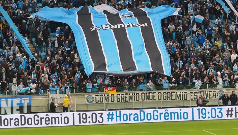 Pelas redes sociais, torcedores promovem ação usando janelas para celebrar amor pelo Grêmio; confira