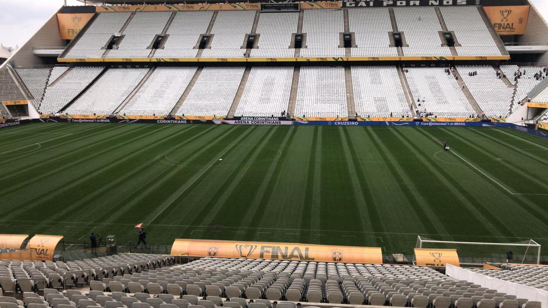 Estética ou estratégia? Gramado da Arena Corinthians está pronto para a final com divisões distintas