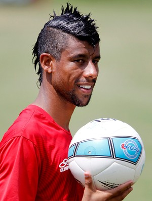 Namoro firme: Léo Moura comemora oito anos com a camisa do Flamengo