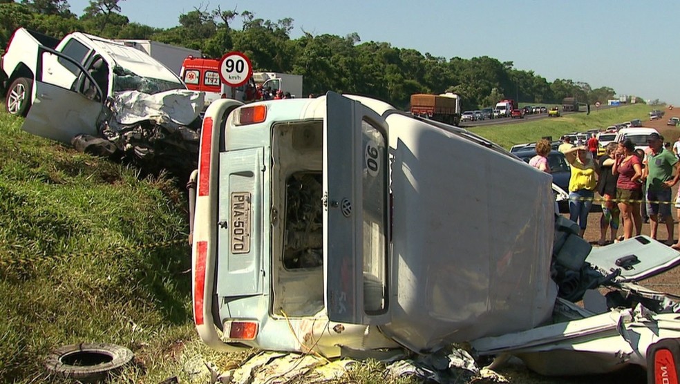 Em dezembro de 2017, cinco pessoas morreram em um acidente com uma Kombi na BR-277, em Céu Azul — Foto: Reprodução/RPC