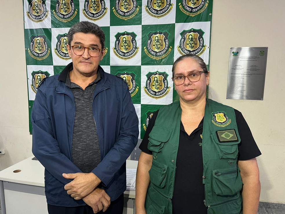 Elaine Cunha, médica legista, e Fabrício Fernandes, perito do setor de DNA, foram responsáveis pela identificação de ossadas — Foto: Vinícius Marinho/Inter TV Cabugi