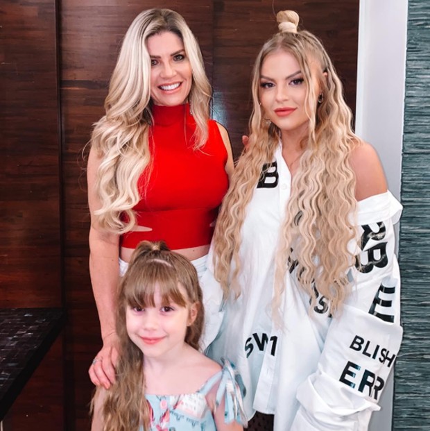 Eliane Gerloff com as filhas, Luísa e Sophia Sonza (Foto: Reprodução Instagram)