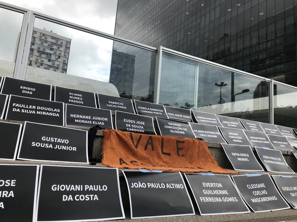 Manifestação na sede da Vale, no Rio, faz memorial pelas vítimas de ...