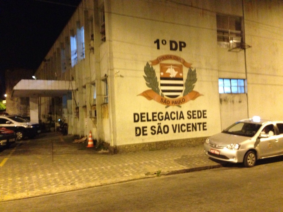 Ocorrência foi encaminhada para a Delegacia sede de São Vicente, SP (Foto: Cássio Lyra/G1)