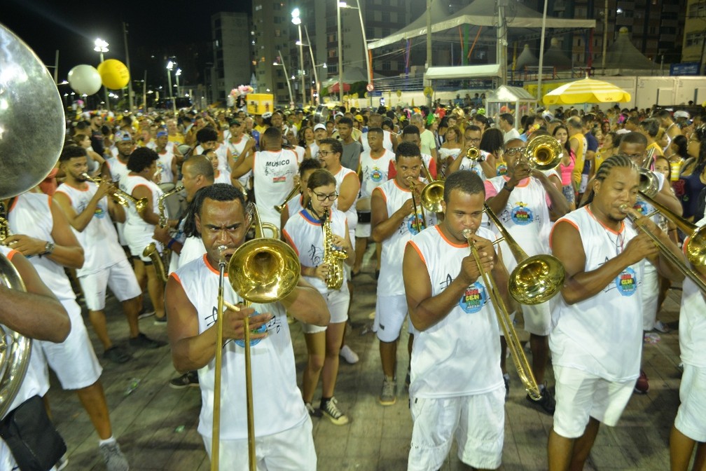 Fanfarra durante o desfile entre Ondina e a Barra, nesta quarta-feira (27), em Salvador â€” Foto: Joilson CÃ©sar/ Ag. Haack