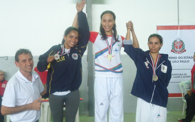 Juliana sagrou-se campeão dos jogos regionais de Taekwondo da 1ª divisão (Foto: Assessoria/Divulgação)