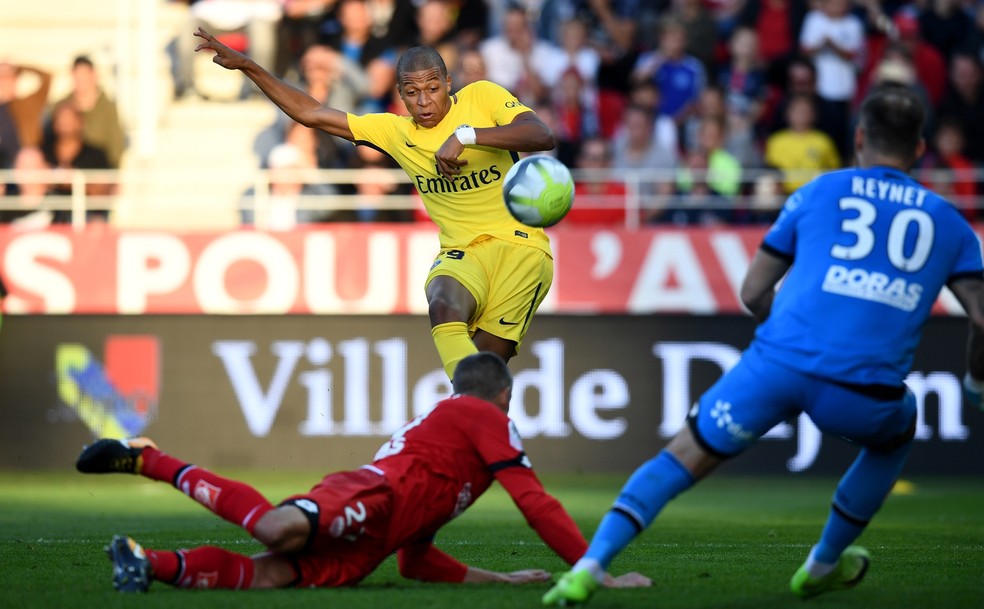 Mbappé perdeu boas oportunidades contra o Dijon (Foto: AFP)
