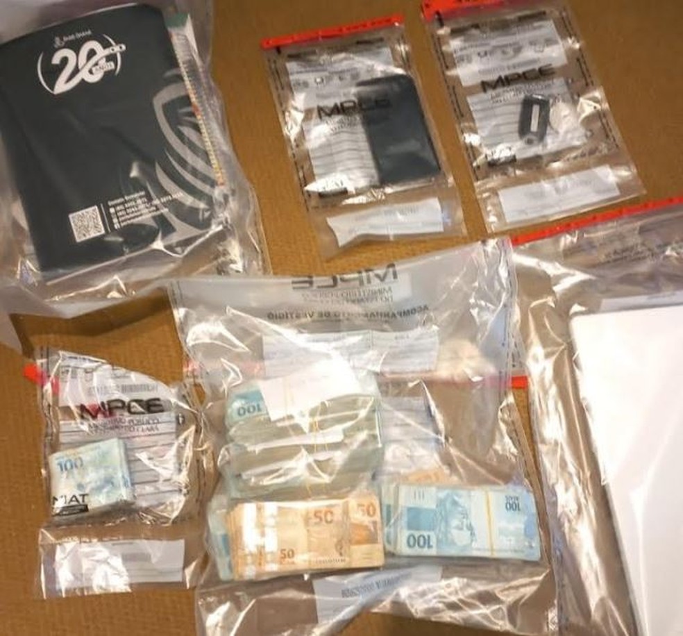 Polícia apreendeu cerca de R$ 400 mil durante cumprimento dos mandados de busca e apreensão. — Foto: MPCE/ Divulgação