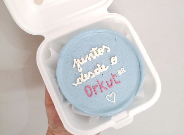 Conheça os bentô cakes, bolinhos na marmita com frases e desenhos