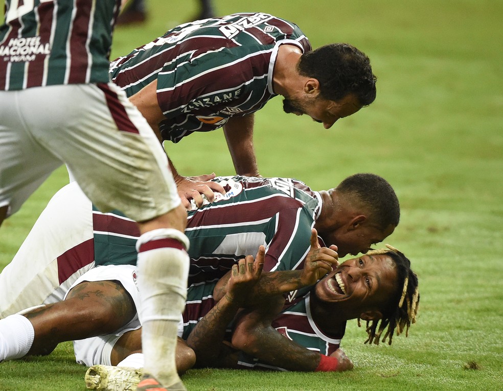 Abel Hernández comemora gol pelo Fluminense contra o Bragantino, pela Copa do Brasil — Foto: André Durão