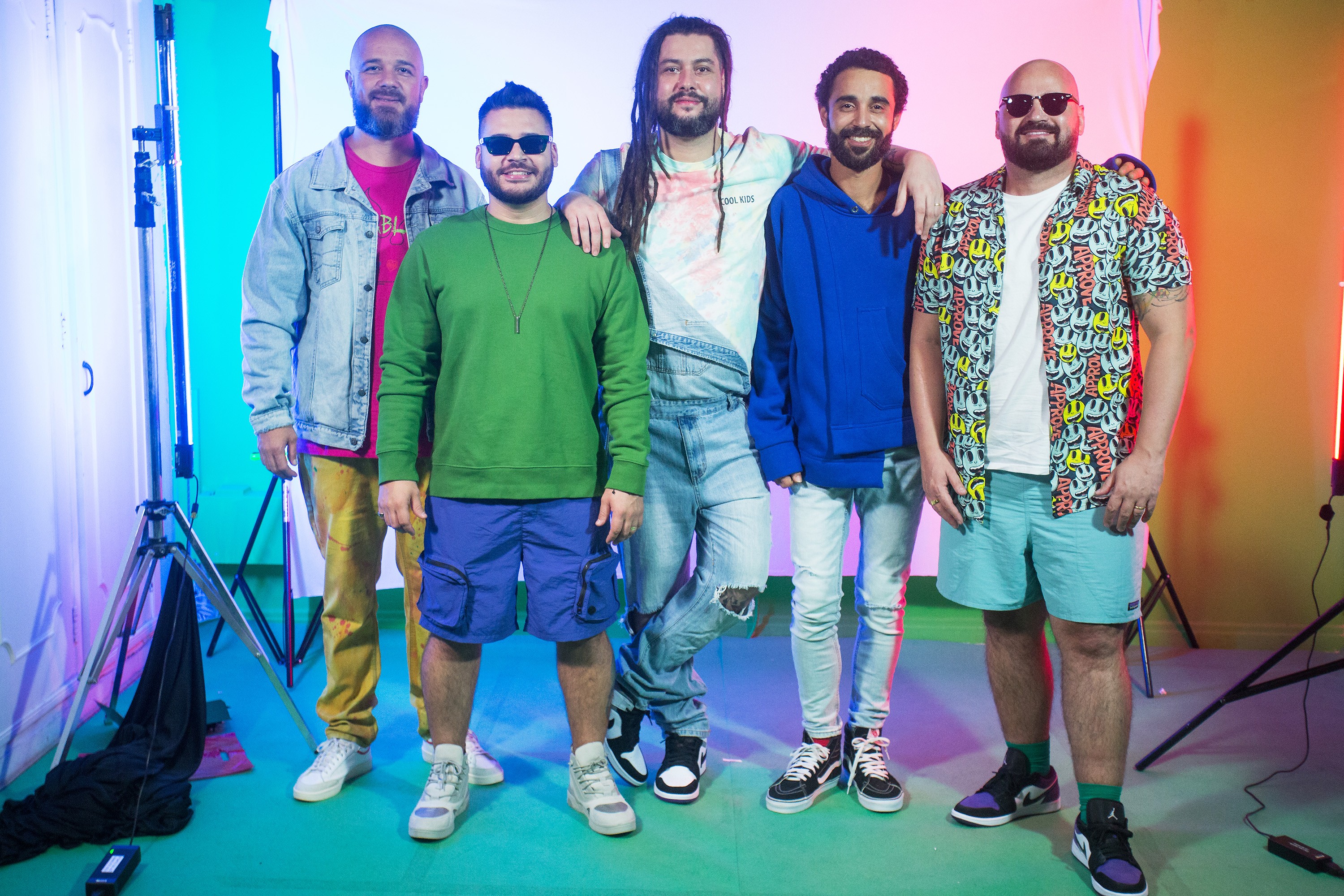 Maneva apresenta 'Mundo novo', música-título de álbum ao vivo que será gravado pela banda em maio
