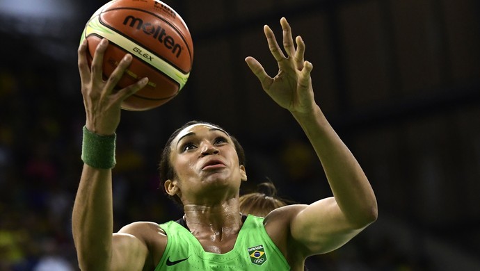 Iziane Brasil x Japão Jogos Rio (Foto: JAVIER SORIANO / AFP)