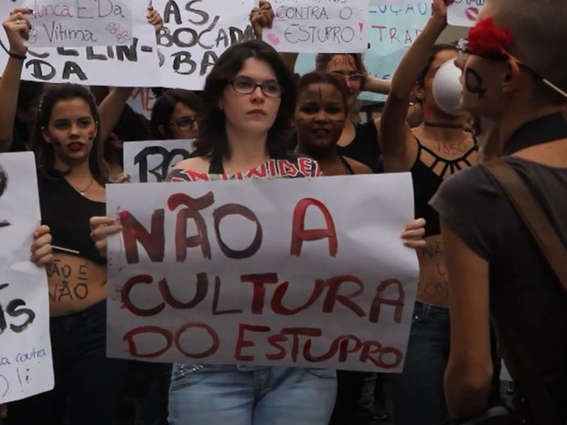 Araraquara teve protesto contra o estupro nas ruas do Centro nesta quarta (Foto: Amanda Rocha/ Tribuna Araraquara)