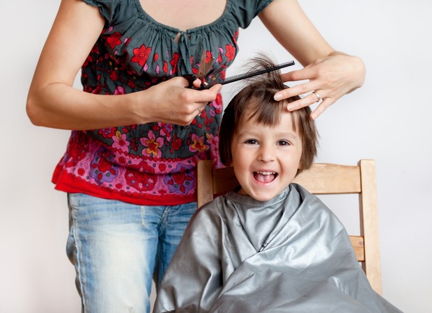 Você corta os cabelos do seu filho em casa? (Foto: Thinkstock)