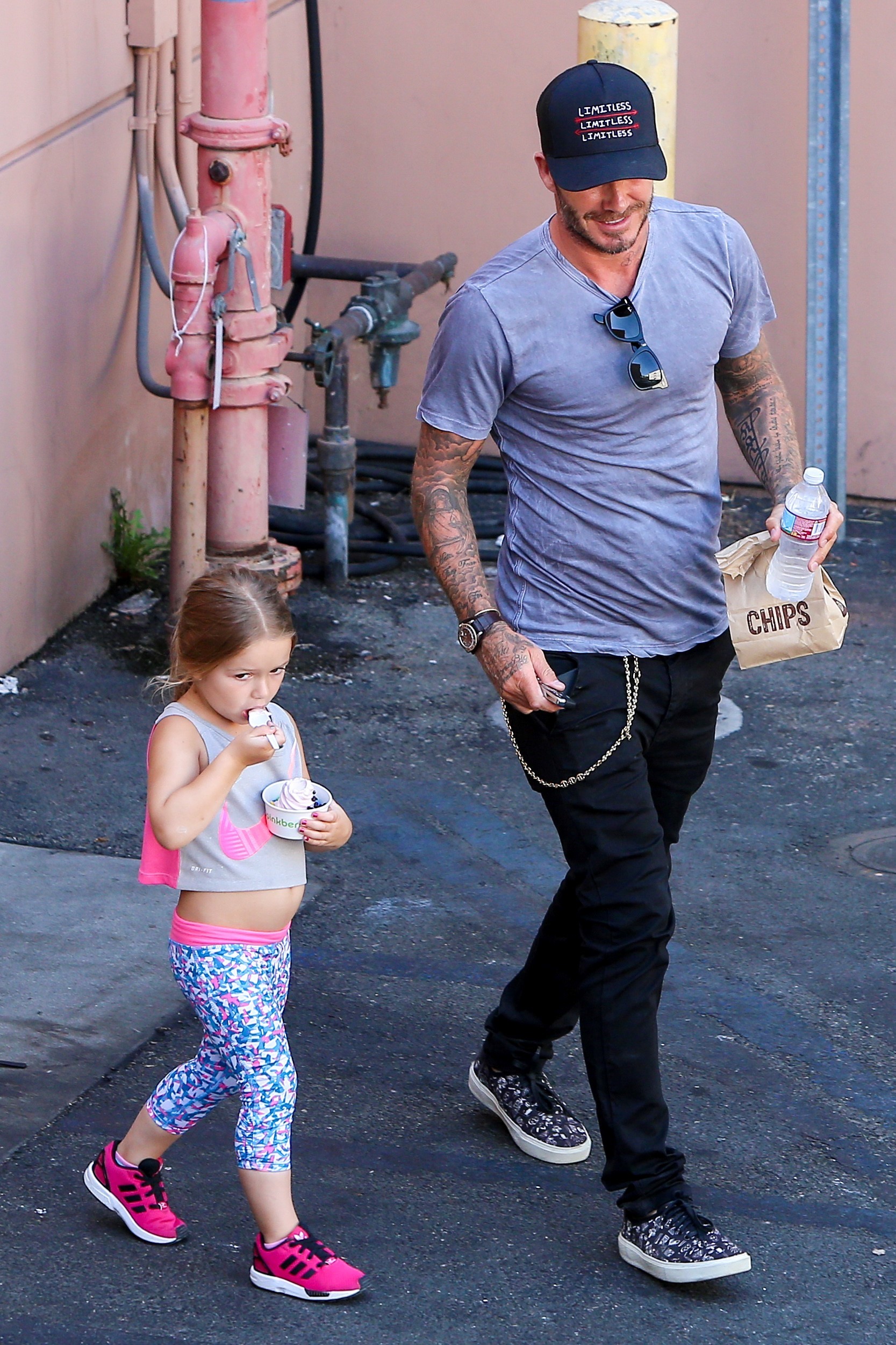 David Beckham e a pequena Harper (Foto: AKM-GSI )