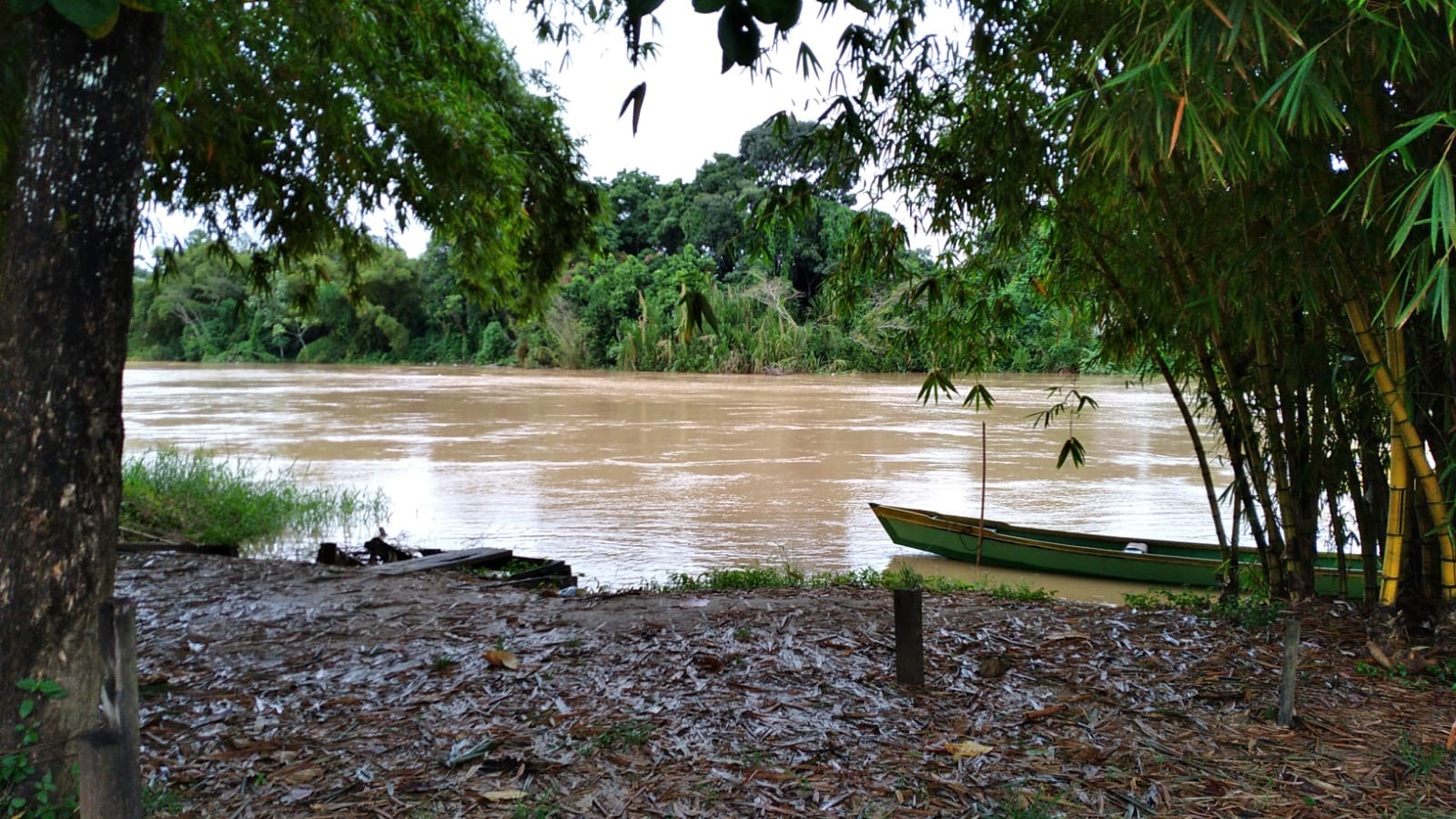 Rio Acre sobe quase seis metros em uma semana e se aproxima da cota de alerta na capital