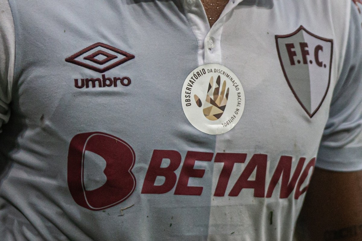 La vente aux enchères de maillots Fluminense de l’Observatoire sur la discrimination raciale dans le football atteint 41 000 R$ |  fluminense
