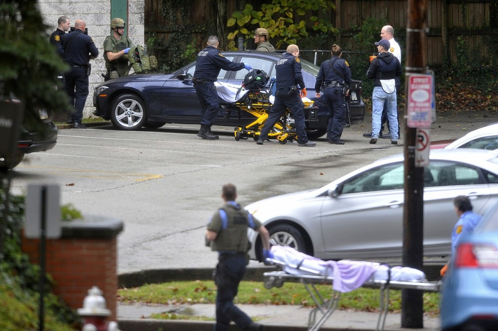 Onze morreram no ataque à sinagoga — Foto: Andrew Stein/Pittsburgh Post-Gazette via AP