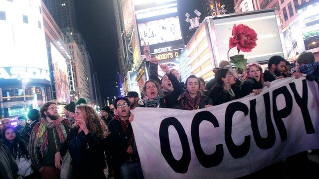 O movimento Occupy Wall Street tomou as ruas de Nova York em 2011, atacando o capitalismo (Foto: GETTY IMAGES)