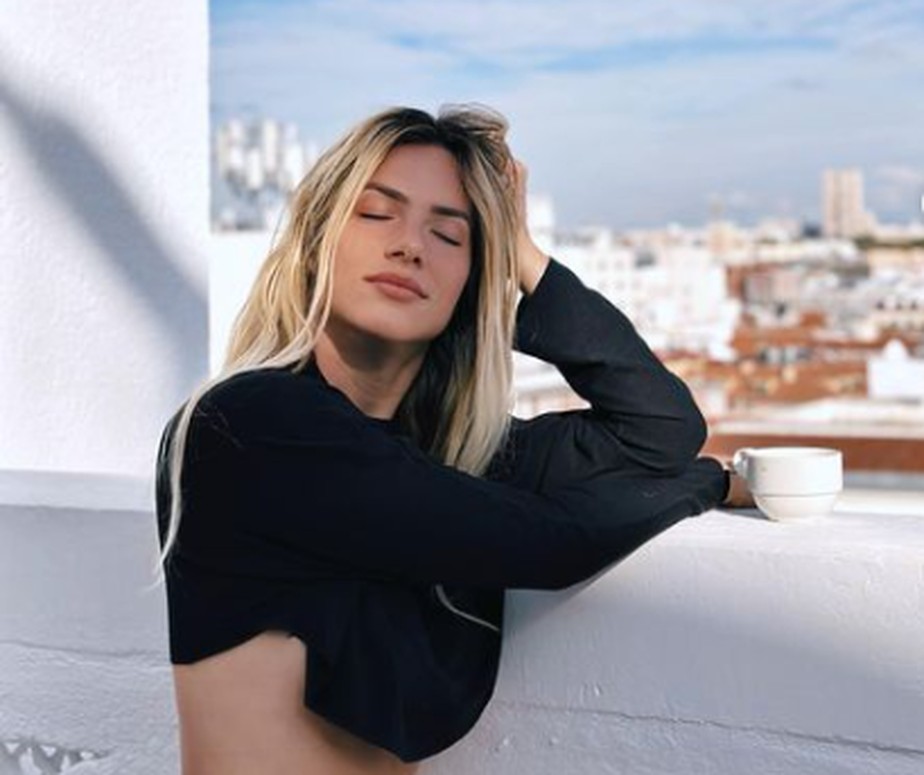 Giovanna Ewbnk abre álbum de fotos em Madrid, na Espanha