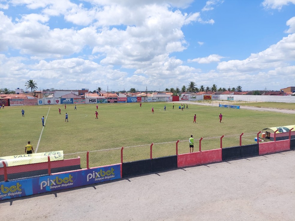 Femar e Desportiva Guarabira em ação na Toca do Papão — Foto: Yan Cavalcanti / Soccerway