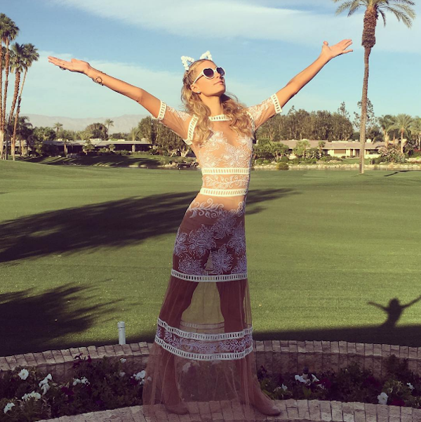 Paris Hilton rumo ao Festival de Coachella (Foto: Instagram)
