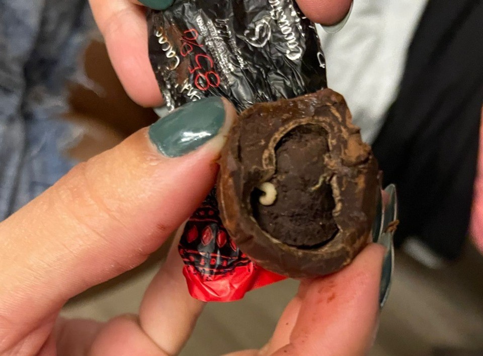 Cliente relata ter visto larva dentro de trufa da Cacau Show, em São Luís