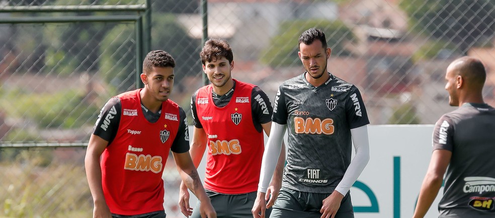 Igor Rabello e Réver vão voltar ao time do Galo na quarta-feira — Foto: Bruno Cantini / Atlético-MG